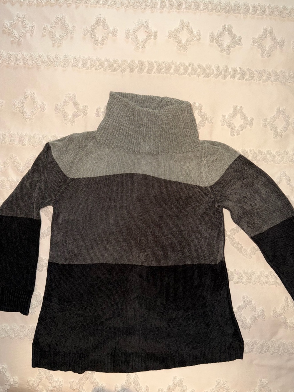 White Stag Women's Gray & Black Colorblock Turtleneck Sweater